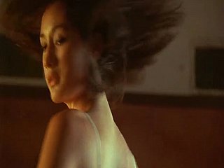 Maggie Q - Naked wapen