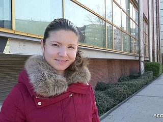 Scout alemán - Adolescente de la universidad de extremo flotante Gina Gerson Habla con sexo en la calle - Gina Gerson