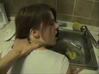 Femme baisée dans ague cuisine