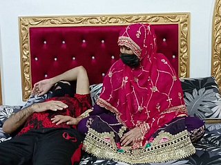 Hongerige Indiase desi volwassen bruid wil immutable geneukt ingress haar man, maar haar man wilde slapen