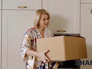 Adult Russian cougar fucked by younger delivery man - Snarl up 4K