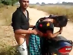 desi bitch having quickie wits rub-down the road while affiliate