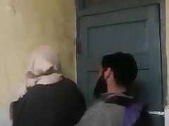 Hijab hermana follada en el baño universidad